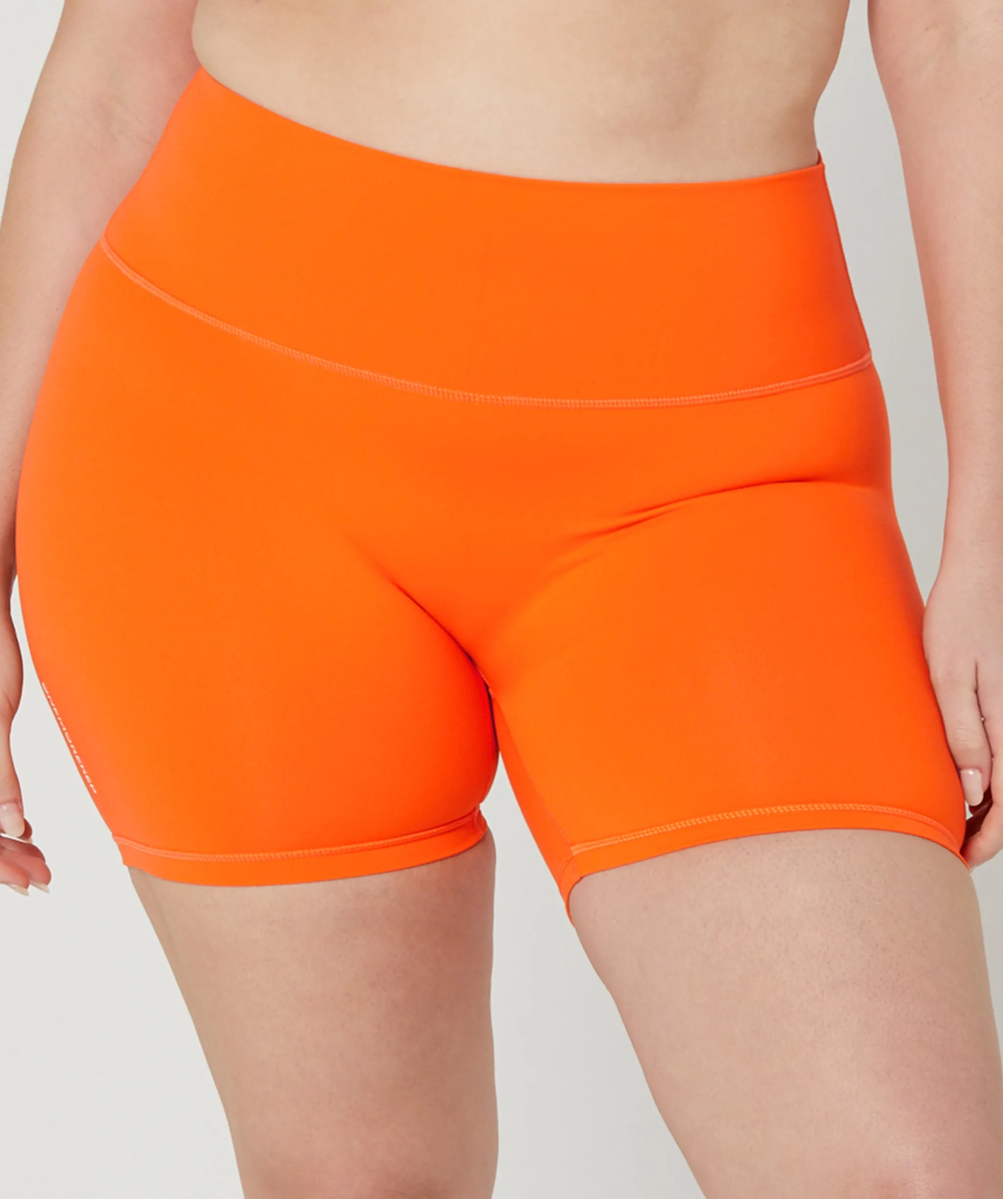 Core Scrunch Shorts Bright Orange