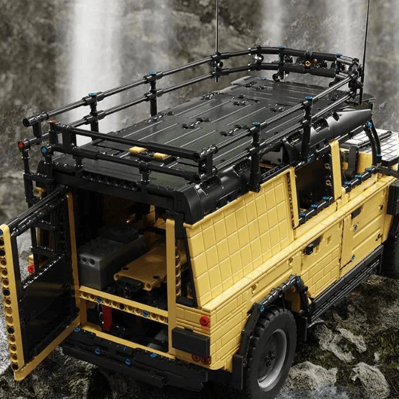 LAND ROVER DEFENDER SAFARI EDITION | 3379PCS